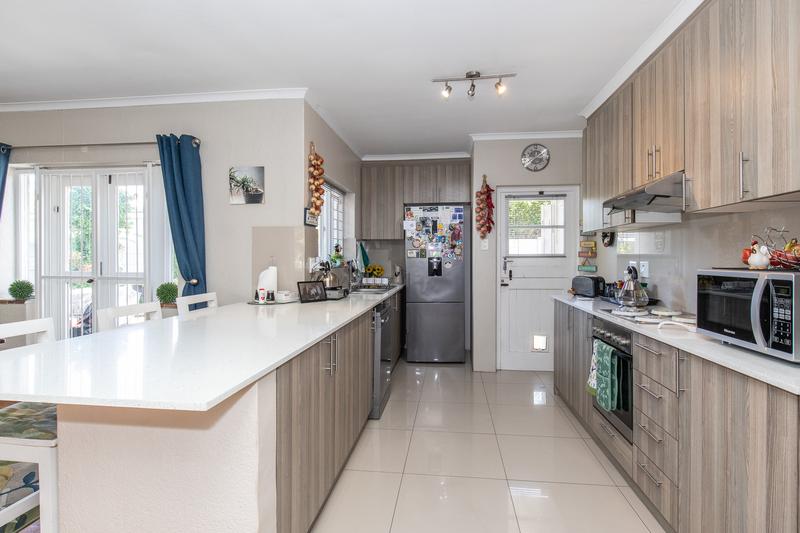 To Let 3 Bedroom Property for Rent in Meadowridge Western Cape